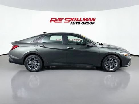 Used 2024 Hyundai Elantra SEL FWD image 8