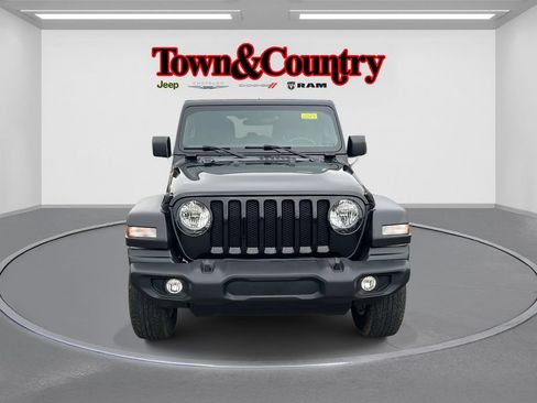 Used 2022 Jeep Wrangler Unlimited Sport AWD/4WD image 2