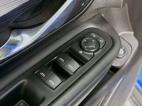 Used 2024 GMC Terrain SLE w/ Driver Convenience Package image 20