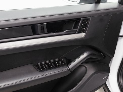 Used 2024 Porsche Cayenne S image 6
