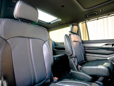 Used 2024 Jeep Wagoneer Series II w/ Convenience Group I AWD/4WD image 40
