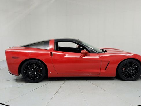 Used 2007 Chevrolet Corvette Coupe w/ Preferred Equipment Group RWD image 6