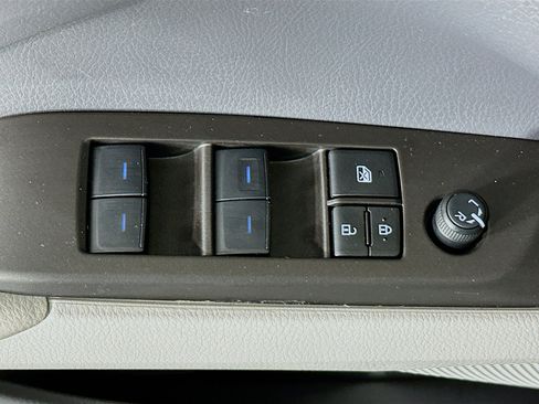 Used 2023 Toyota Camry SE FWD image 14