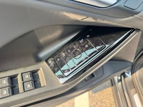 Certified 2025 Audi Q6 e-tron Premium Plus AWD/4WD image 19