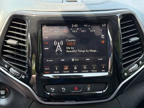 Used 2019 Jeep Cherokee Limited w/ Technology Group AWD/4WD image 25