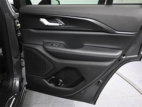 New 2025 Jeep Grand Cherokee Altitude image 20