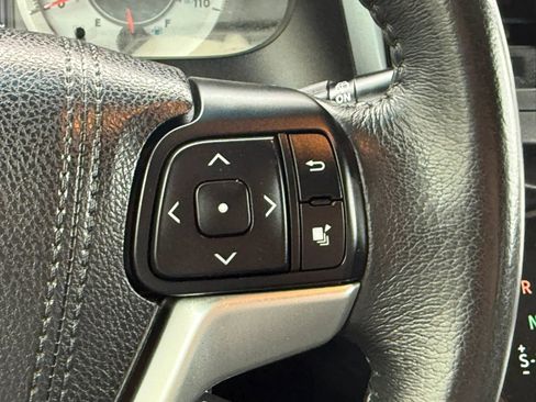 Used 2017 Toyota Sienna SE FWD image 34