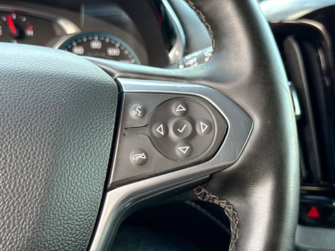 Used 2023 Chevrolet Traverse LT image 41