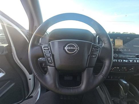 Certified 2025 Nissan Frontier SV w/ SV Convenience Package RWD image 3