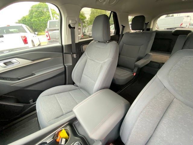Used 2025 Ford Explorer Active AWD/4WD image 13