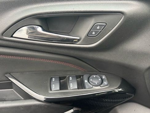 Certified 2025 Chevrolet Trax RS w/ Sunroof Package image 11