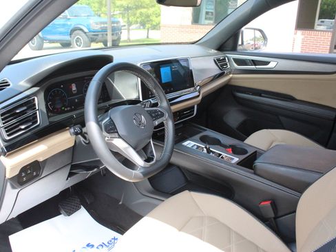 Used 2024 Volkswagen Atlas Cross Sport SE FWD image 12