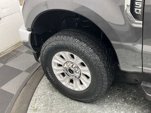 Used 2019 Ford F250 Lariat w/ Chrome Package image 33