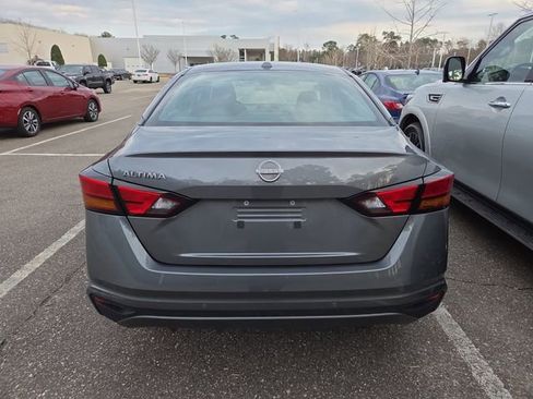 Used 2025 Nissan Altima 2.5 SV image 3