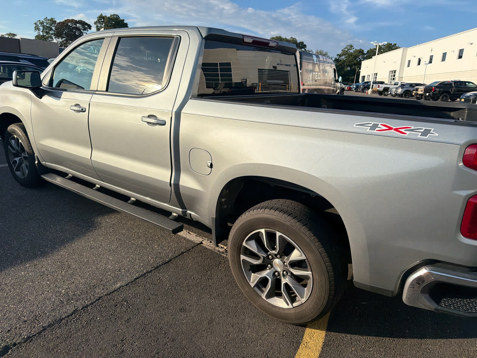 Certified 2024 Chevrolet Silverado 1500 LT AWD/4WD image 5
