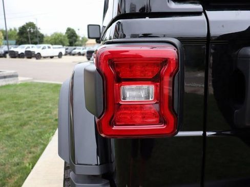 Used 2025 Jeep Wrangler Unlimited Rubicon 392 AWD/4WD image 37