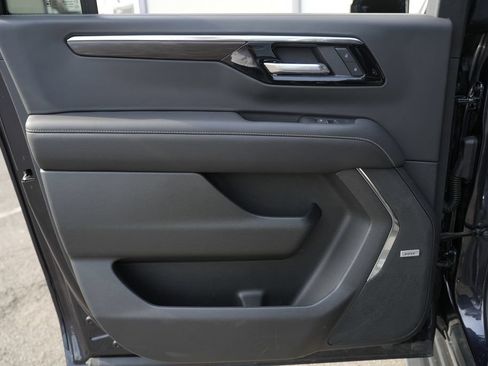 Used 2025 Chevrolet Suburban Premier AWD/4WD image 27