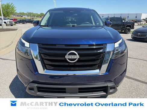 Used 2025 Nissan Pathfinder SV FWD image 3