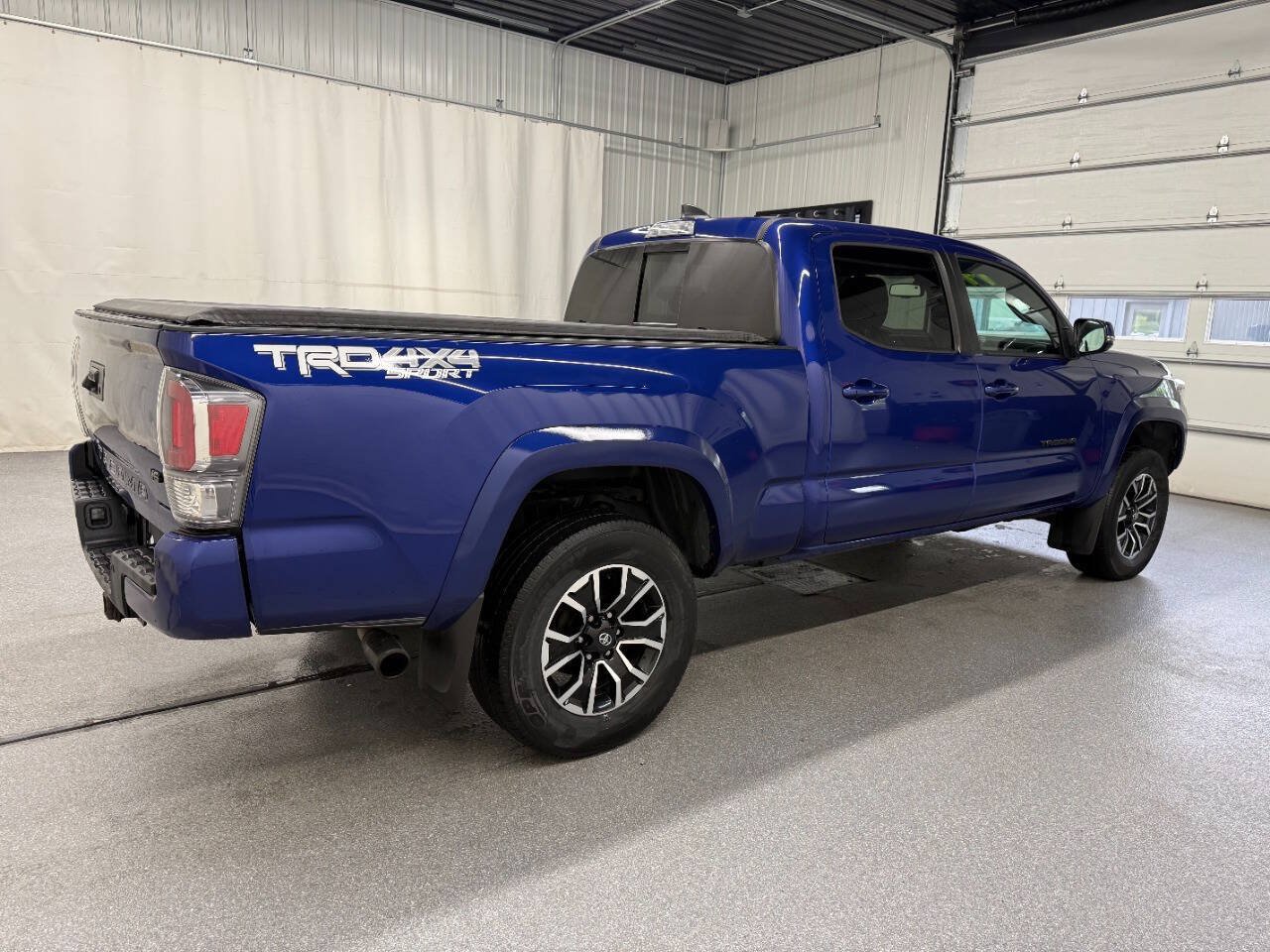 Used 2022 Toyota Tacoma TRD Sport w/ Technology Package AWD/4WD image 4