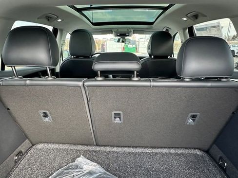 New 2026 Volkswagen Tiguan SE image 17