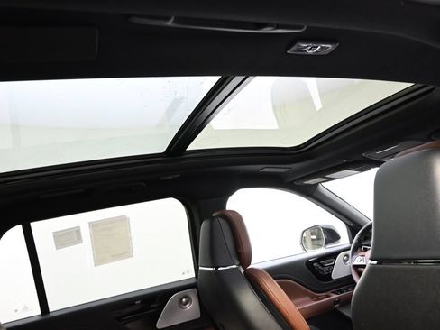 New 2026 Lincoln Aviator Reserve AWD/4WD image 17