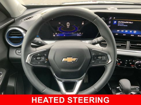 Used 2024 Chevrolet Trax LT w/ Driver Confidence Package image 5