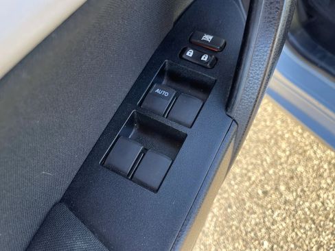 Used 2014 Toyota Corolla LE image 17