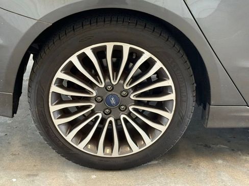 Used 2018 Ford Fusion Titanium AWD/4WD image 4