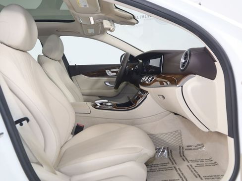 Used 2020 Mercedes-Benz E 450 4MATIC Wagon w/ Premium Package image 15