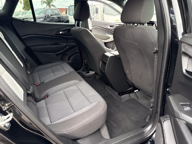 Used 2026 Chevrolet Trax RS FWD image 32