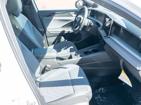New 2026 Volkswagen Tiguan SE R-Line FWD image 43