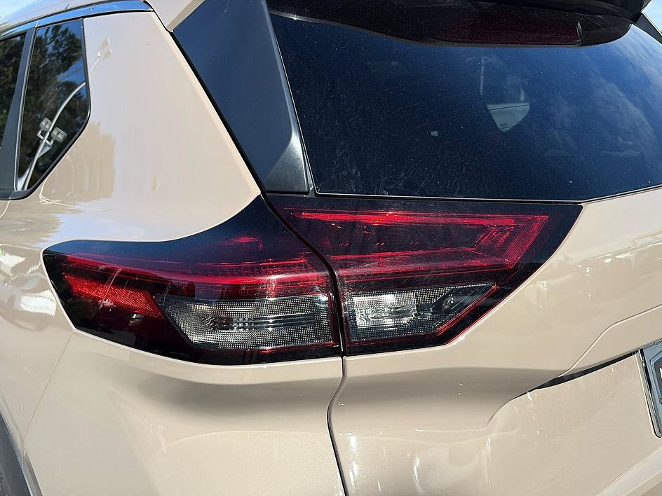 Certified 2025 Nissan Rogue SV AWD/4WD image 16