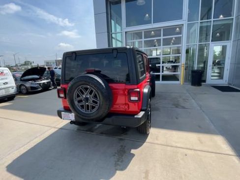 Used 2025 Jeep Wrangler Unlimited Sport AWD/4WD image 9
