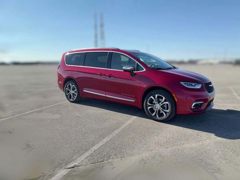New 2026 Chrysler Pacifica Pinnacle image 15