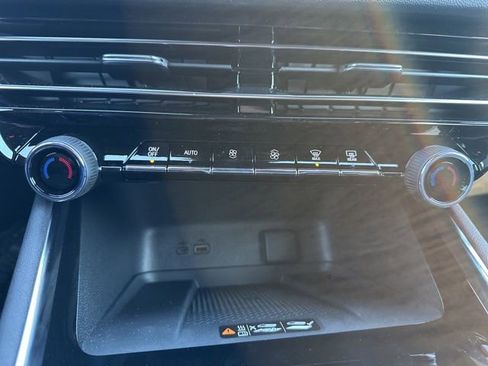 New 2026 Chevrolet Traverse LT w/ Driver Confidence Package AWD/4WD image 18