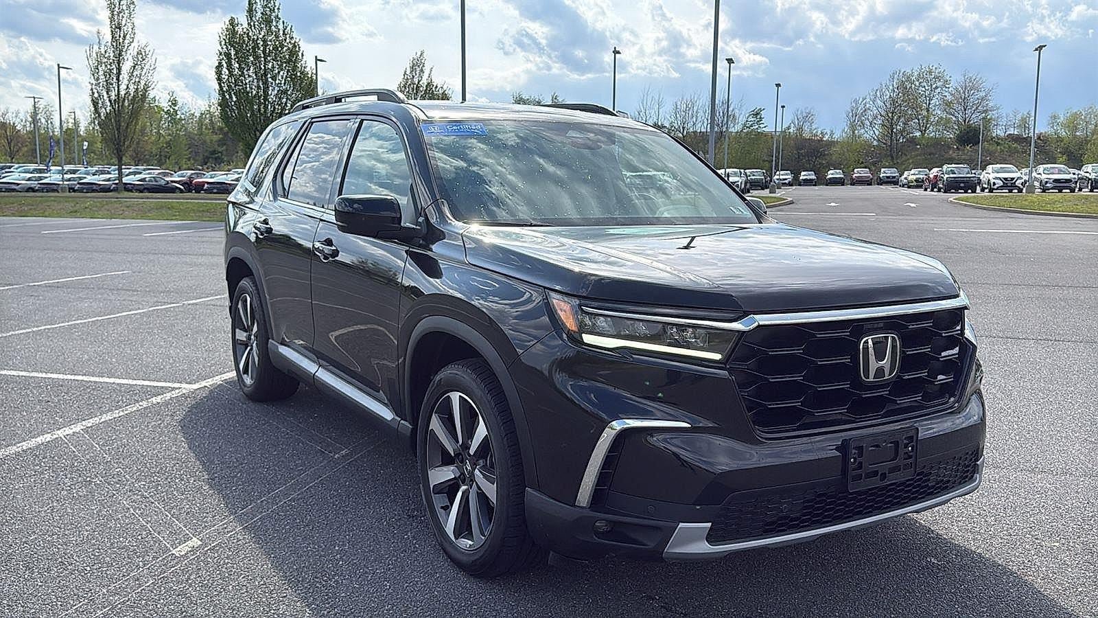Certified 2025 Honda Pilot Touring image 1
