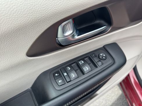 Used 2023 Chrysler Voyager LX FWD image 13