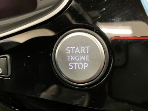 Used 2017 Audi Q7 3.0T Premium Plus w/ Premium Plus Package image 11