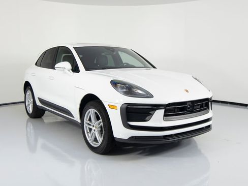 Certified 2025 Porsche Macan AWD/4WD image 12