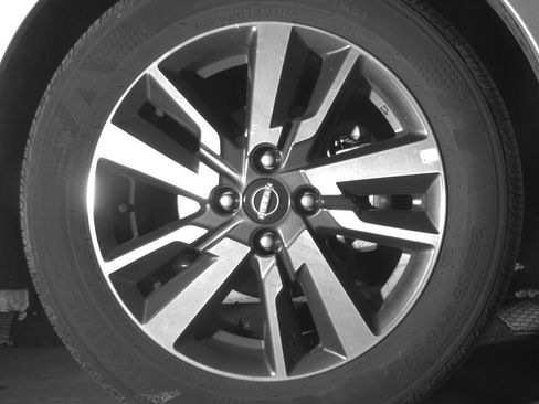 Used 2025 Nissan Versa SV FWD image 13