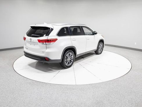 Used 2019 Toyota Highlander XLE image 35