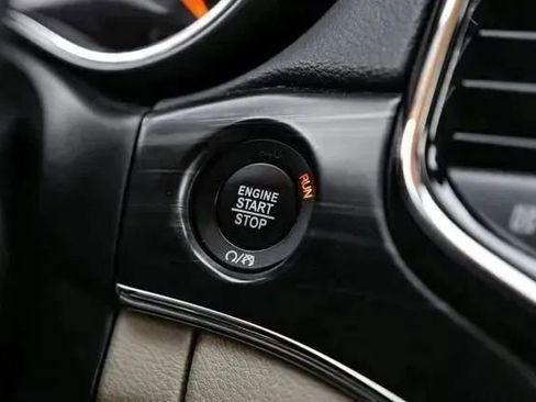 Used 2021 Jeep Grand Cherokee Limited w/ Luxury Group II image 25