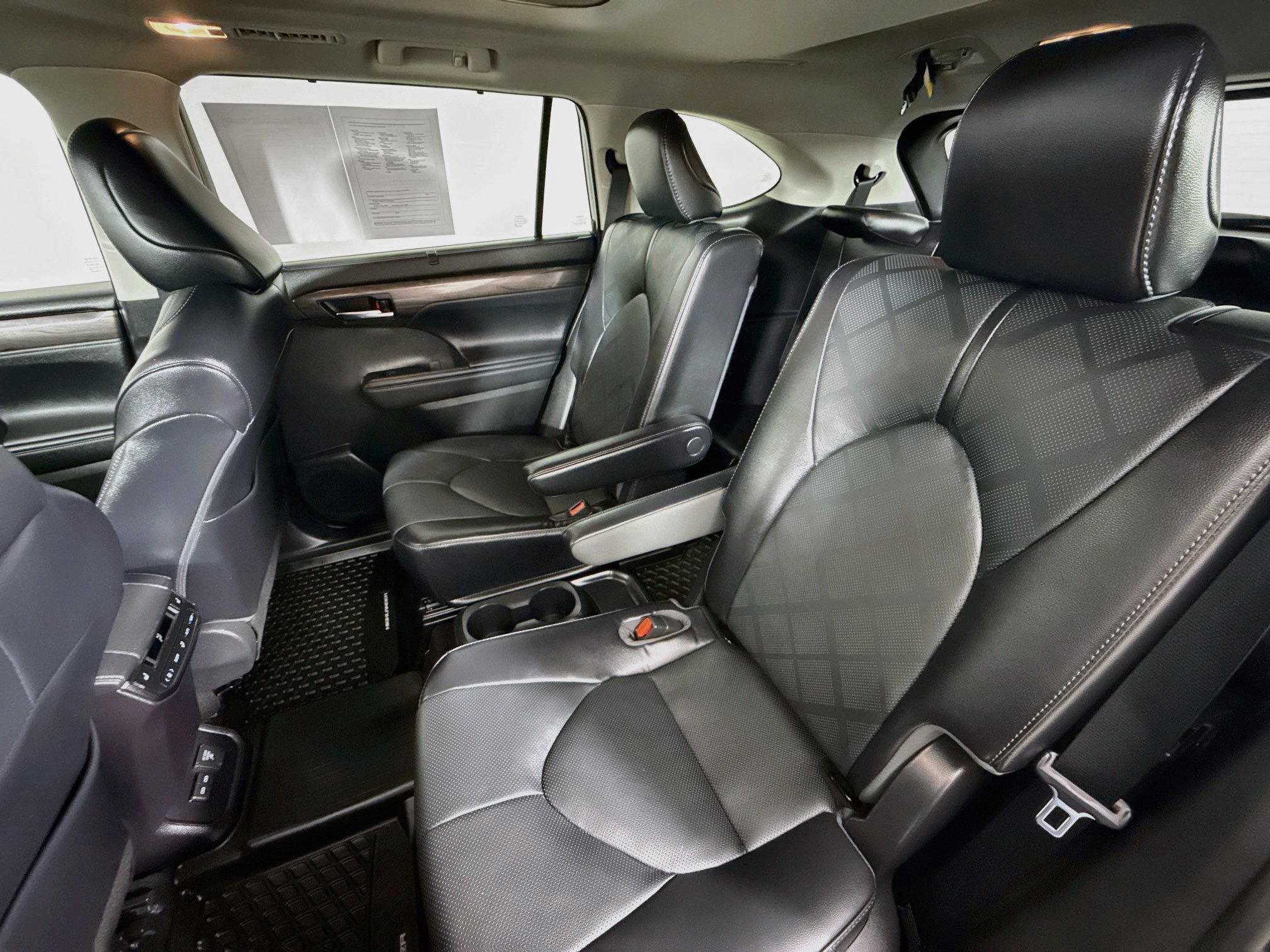 Used 2022 Toyota Highlander Limited AWD/4WD image 26