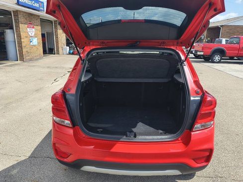 Used 2020 Chevrolet Trax LT w/ LT Convenience Package AWD/4WD image 6