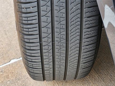 Used 2025 Land Rover Discovery Sport S image 11