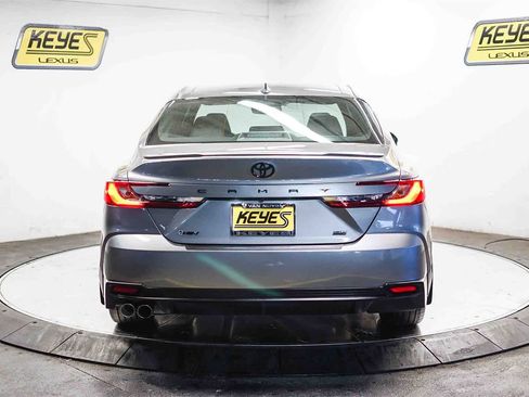 Used 2025 Toyota Camry SE image 3