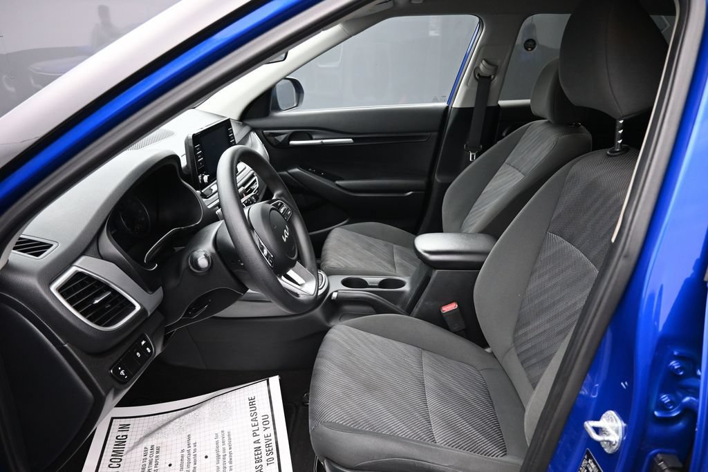 Used 2023 Kia Seltos LX AWD/4WD image 6