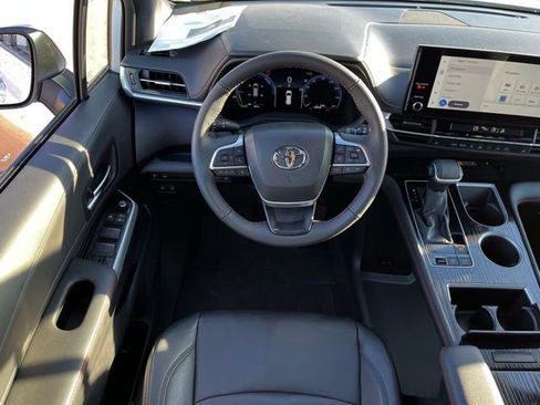 Used 2025 Toyota Sienna XSE image 15