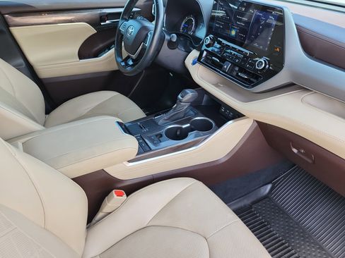 Used 2022 Toyota Highlander Platinum image 19
