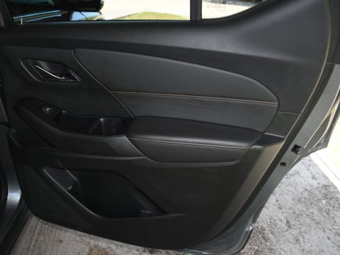 Used 2020 Chevrolet Traverse LT AWD/4WD image 19